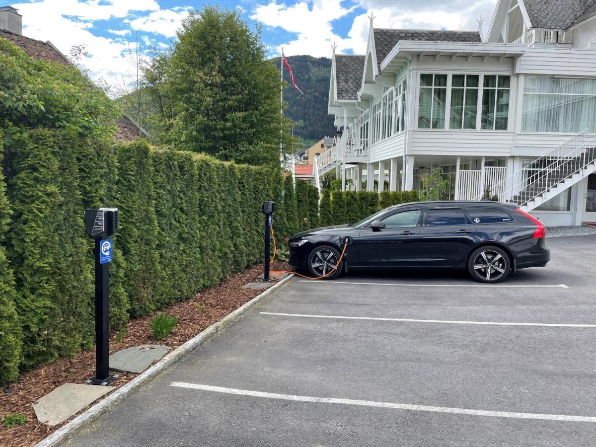 Hofslund Fjord Hotel Sogndal Zewnętrze zdjęcie